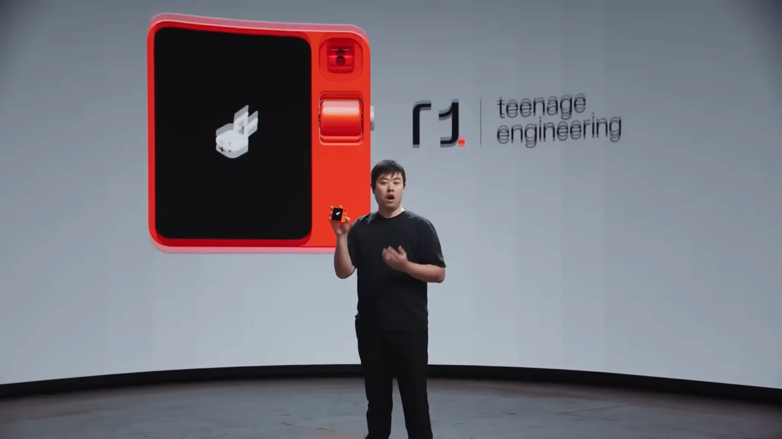 Rabbit R1 hardware